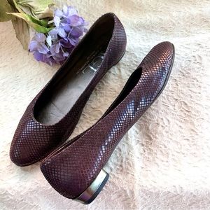 AGL Ladies size 9 fine Italian flats in a deep brown